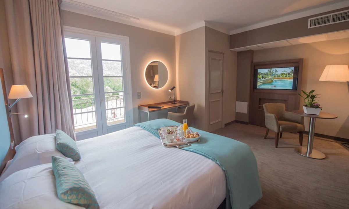Carros Hotel | Hôtel Lou Castelet