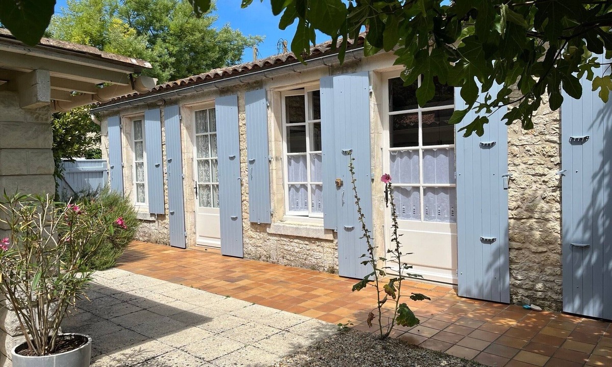 Domino House | Holiday Home 'Lisière De Forêt De Domino' with Private Terrace and Private Garden