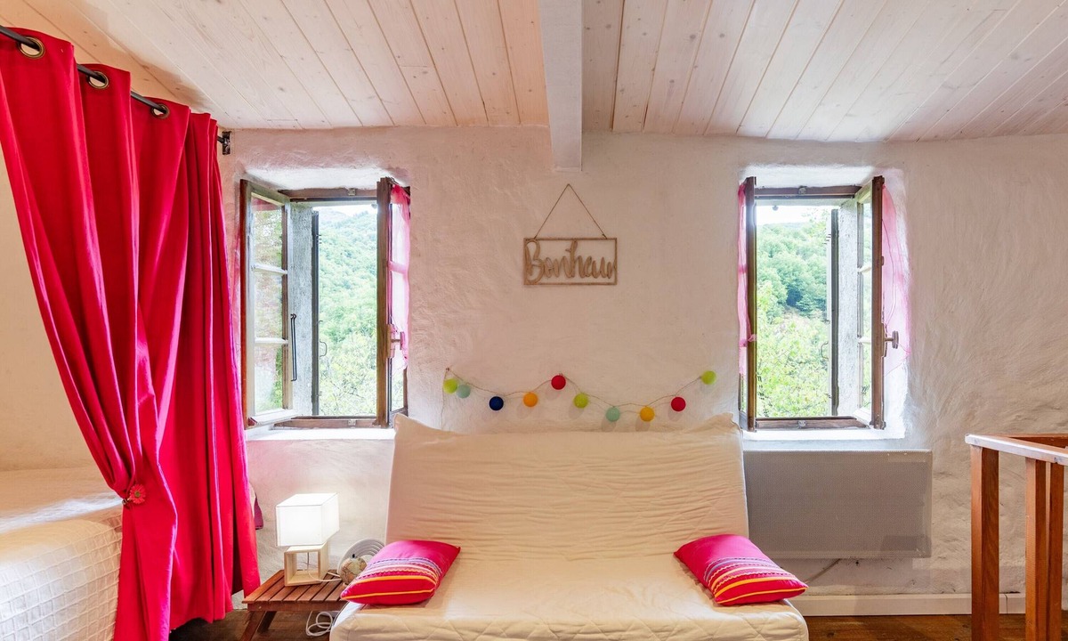 Beaumont House | Holiday Home 'Cœur Ardèche' with Mountain View and Private Garden