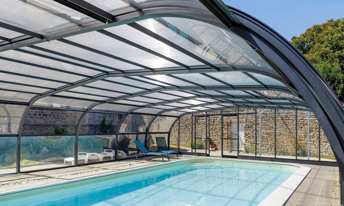 Longre House | Holiday Home “Gîte des Amoureux” with Shared Pool, Terrace and Wi-Fi
