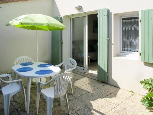 La Flotte House | Holiday Home La Touche-2 by Interhome