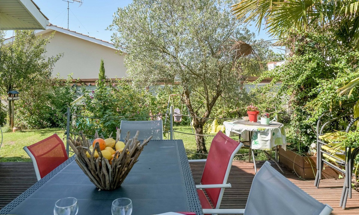 Gujan-Mestras House | Holiday Home 'Maison agréable et tranquille' with Whirlpool, Terrace & Wi-Fi