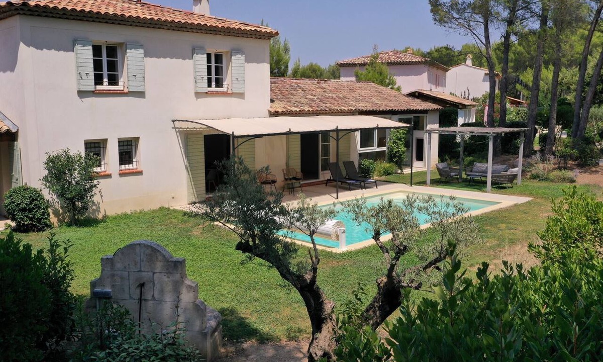 Pont Royal House | Holiday Home 'Villa Avec Piscine Sur Le Golf' with Private Pool, Wi-Fi and Air Conditioning