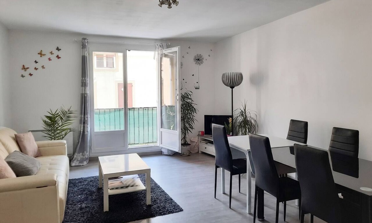 Digne-les-Bains Apartment | Homerez - Apartment in Digne-les-Bains.