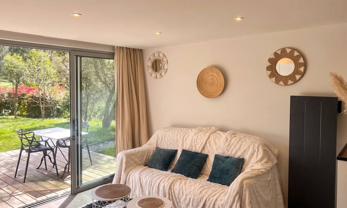 Carignan-de-Bordeaux Apartment | Homerez - Studio in Carignan-de-Bordeaux