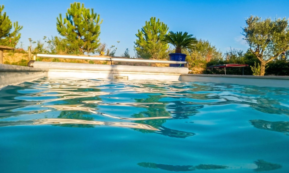 Cabrieres-d'Avignon Apartment | Homerez - Studio with pool Cabrières-d'Avignon