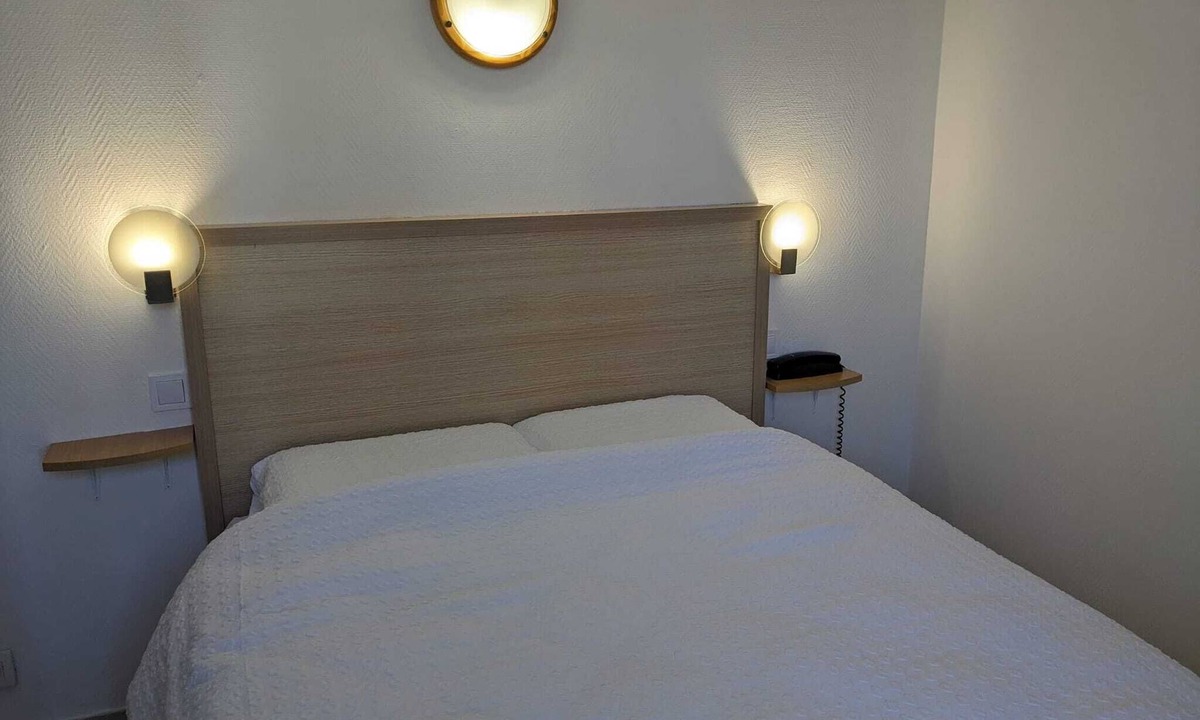 Nevers Hotel | Hotel BETHEL