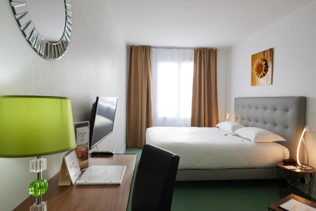 Dreux Hotel | Hotel Le Beffroi