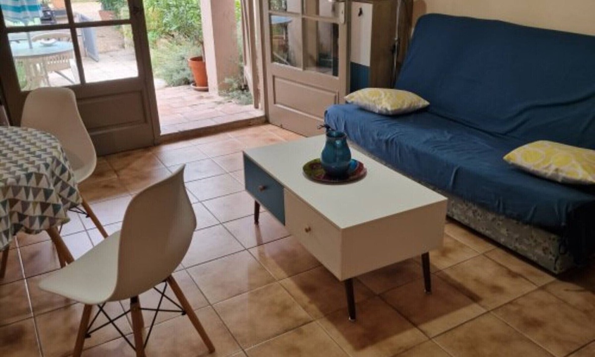 Mouries House | House "Gite L'Embellido" with Private Terrace, Wi-Fi and Air Conditioning