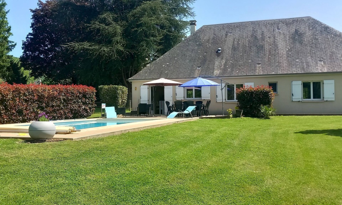 Argentat House | House with Wi-Fi pool on the banks of the Dordogne river