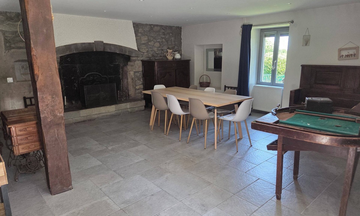 Feigeres House | House with a garden in a renovated old farmhouse. Pets welcome!