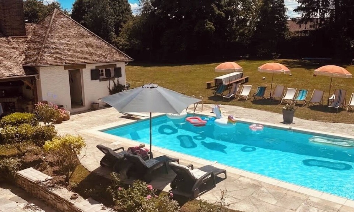 Bourdonne House | House with Pool & Tennis 50min from Paris 2ha Estate - 9 Bedrooms - Sleeps 14