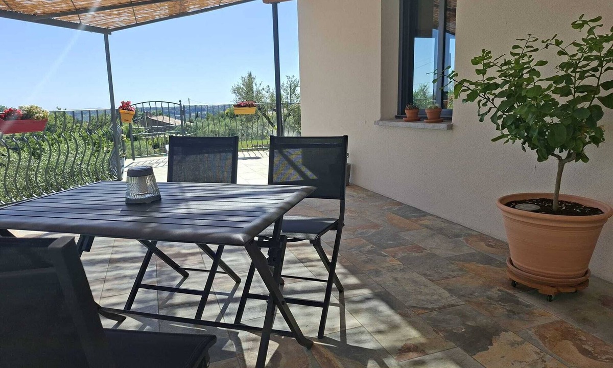 Valensole Apartment | In the heart of olive groves and lavender fields, near the Gorges du Verdon!