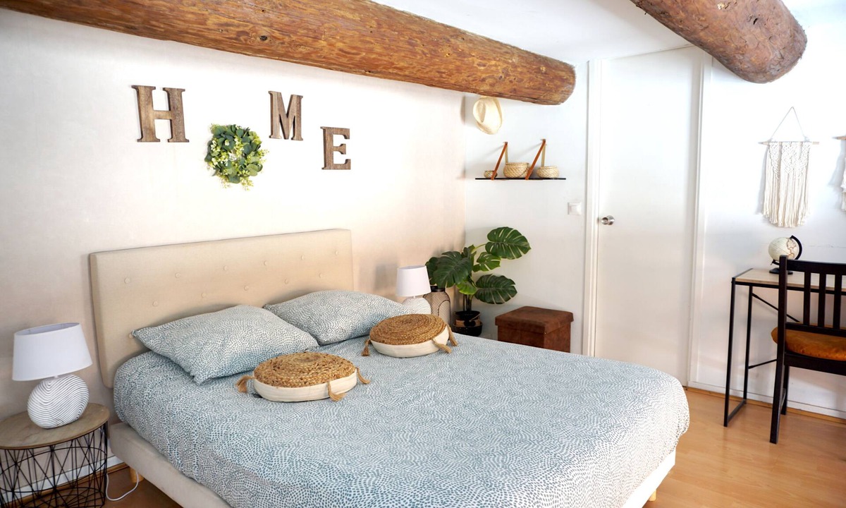 Opera Apartment | Joyau Marseillais: T2 Confort sur la Historique Place aux Huiles