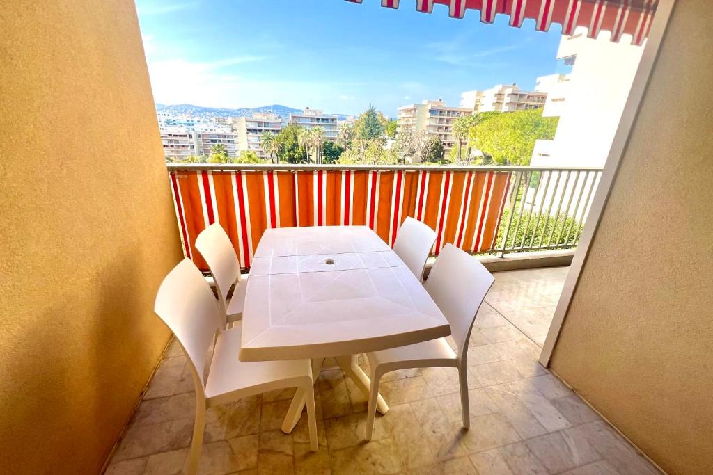 Juan-les-Pins Apartment | JUAN LES PINS - 4 people - swimming pool - tennis