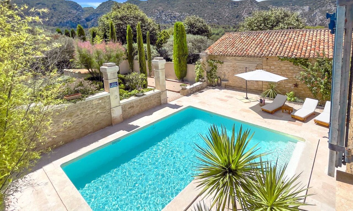 Maubec Ski Chalet | La Bellezza Symphonie Maubec Mas—Air-Conditioned, With Pool