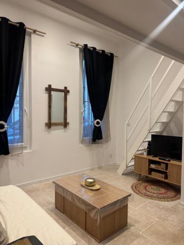 Palais de justice Apartment | La clef de Jade, Studio rénové, Centre-Ville - Vieux-Port- Rue paradis 4pers
