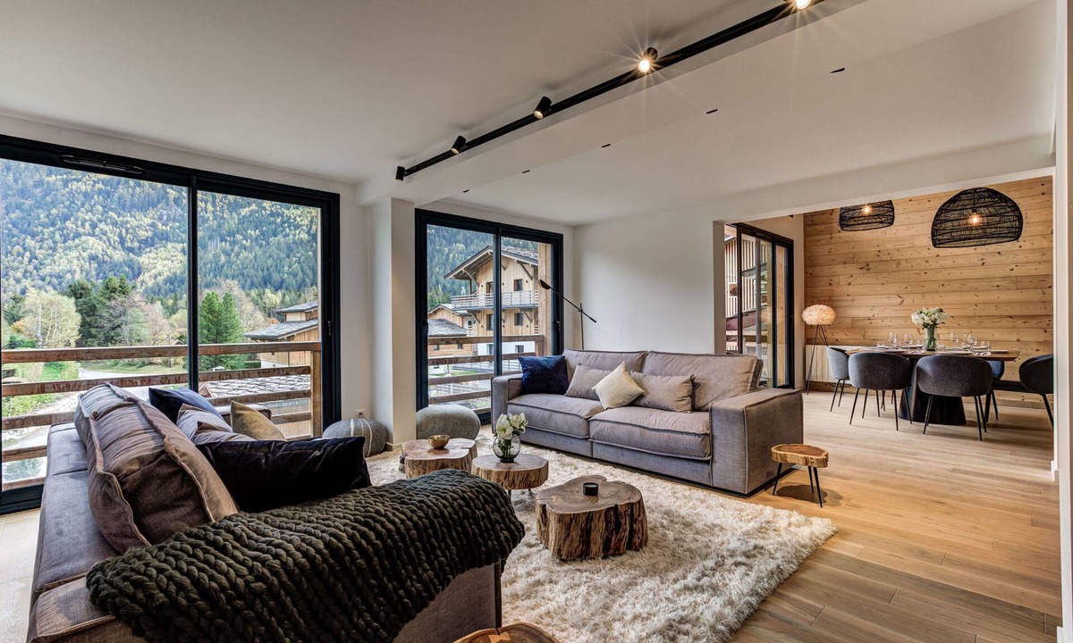 Chamonix-Mont-Blanc Apartment | La Cordee 221 Penthouse - sleeps 8 guests with pool, sauna, gym, parking