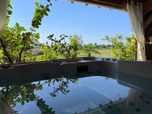 Saint-Avit-Senieur Bed & Breakfast | La Ferme de la Croix - Chambres d'hôtes avec jacuzzi, calme, et authenticité