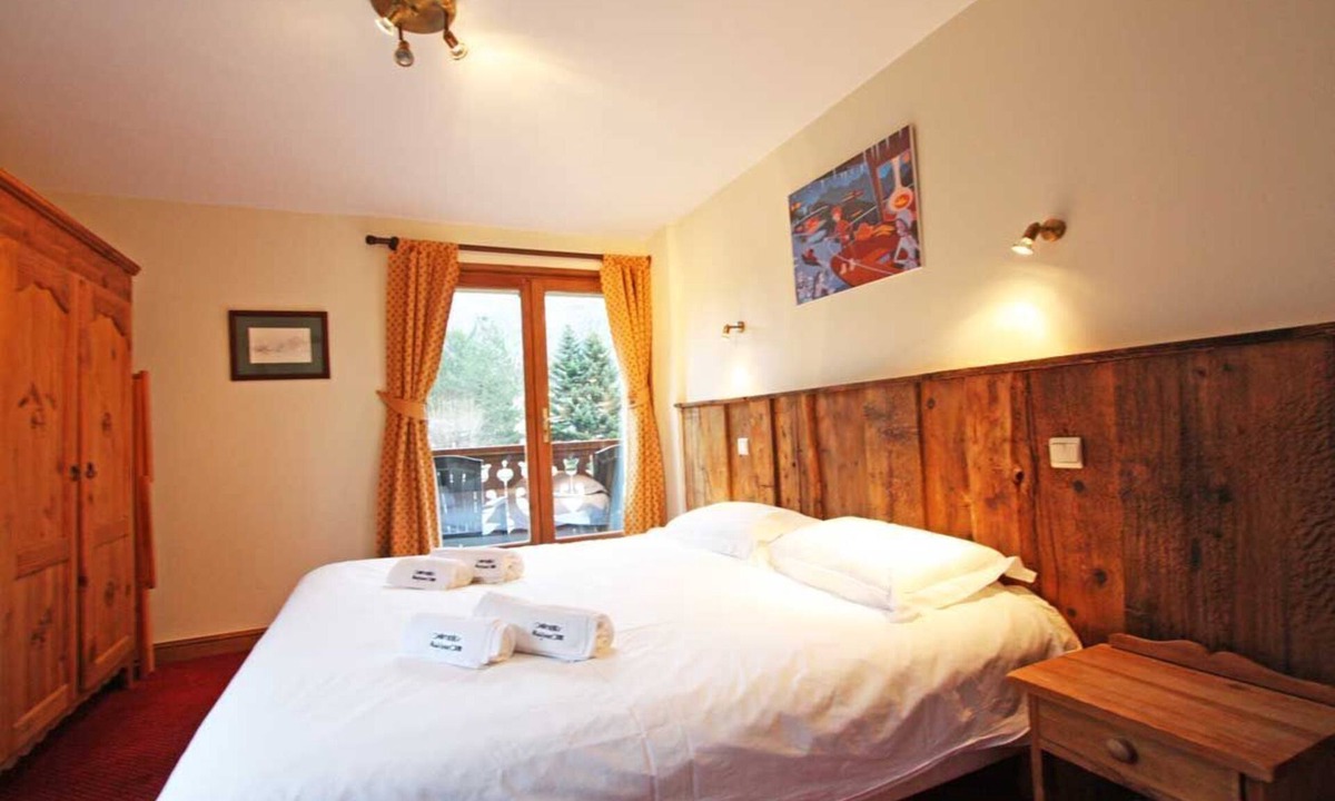 Les Praz-de-Chamonix Apartment | La Ferme des Praz appt - an apartment that sleeps 8 guests in 4 bedrooms