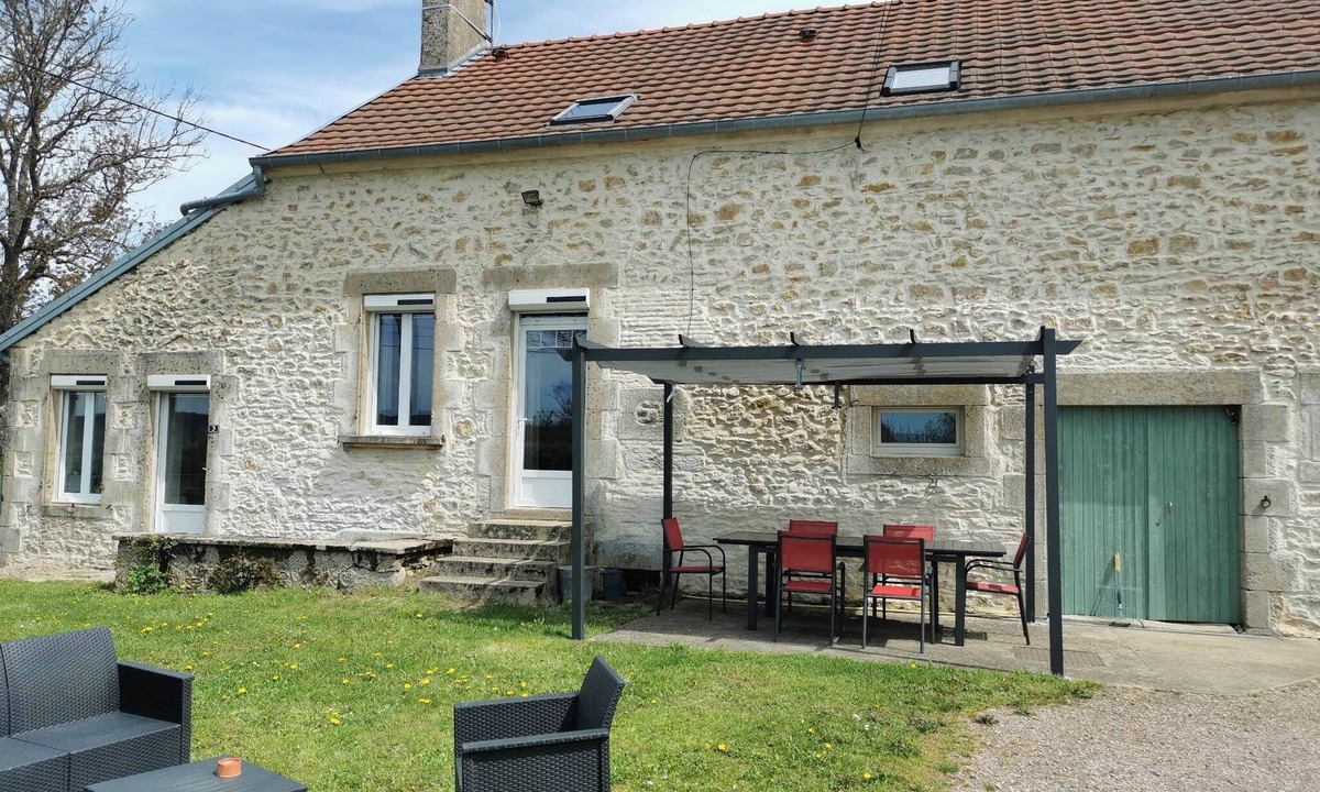 Crux-la-Ville House | La fermettedes Etangs near the Canal du Nivernais