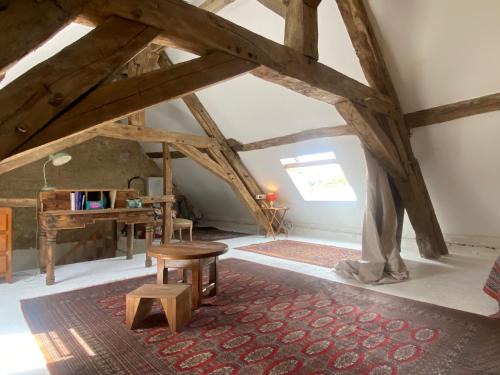 Lurcy-le-Bourg House | La maison du moulin