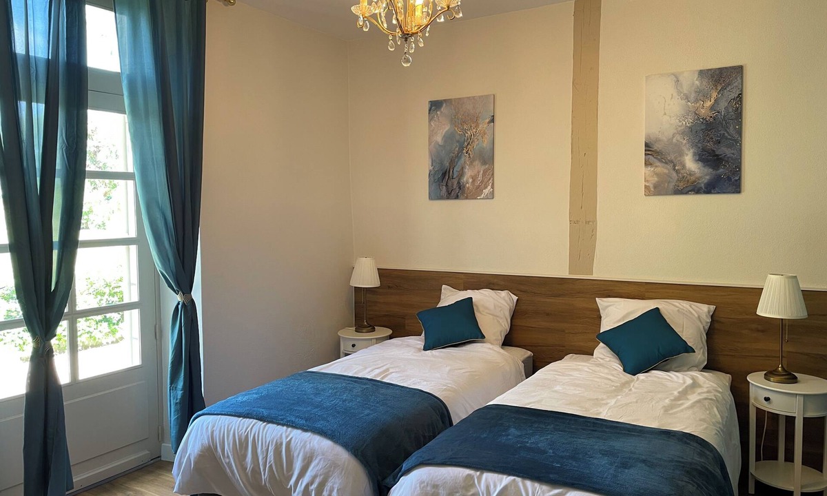 La Chapelle-Montlinard Villa | La Raimbauderie – A charming 4-star vacation rental with air conditioning, nestled in the heart of nature and vineyards.