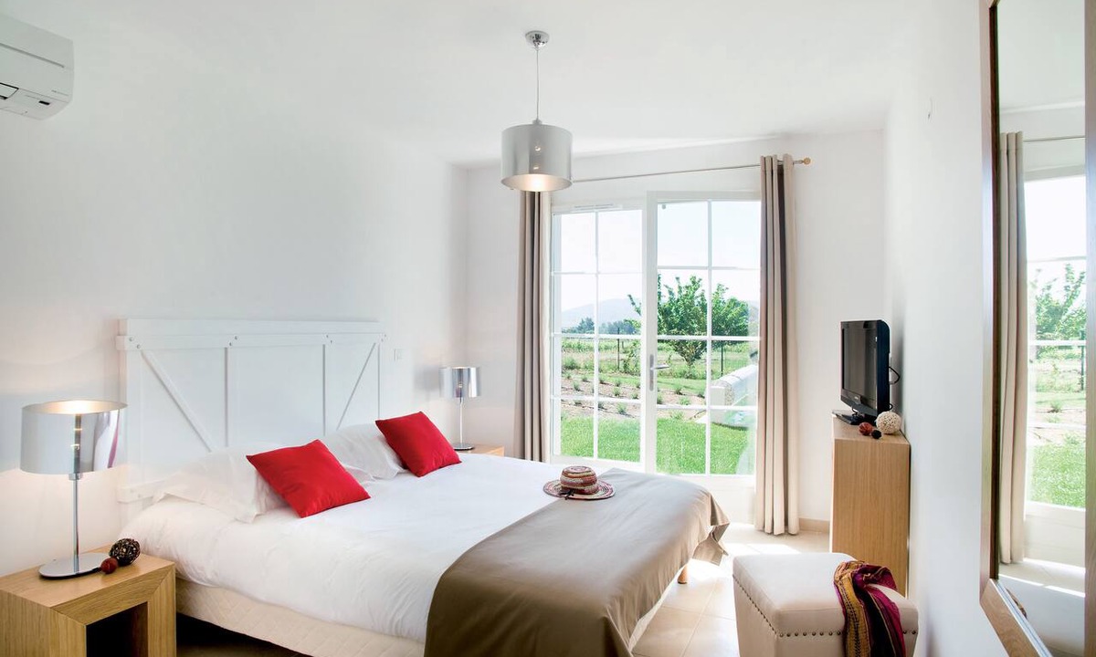 Saint-Saturnin-les-Apt Hotel | Lagrange Vacances - Le Clos Savornin