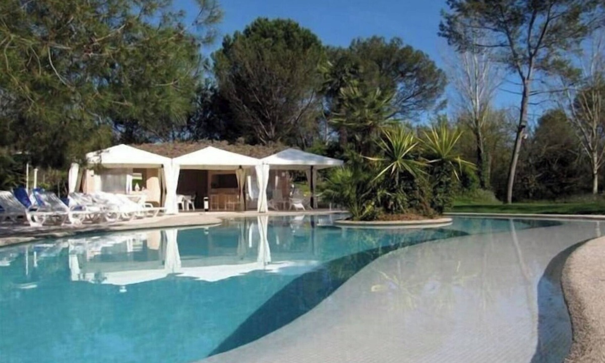 Mougins Villa | Large 600M2 property, tennis and 60sqm pool house with bar-kitchen on 10000 sqm