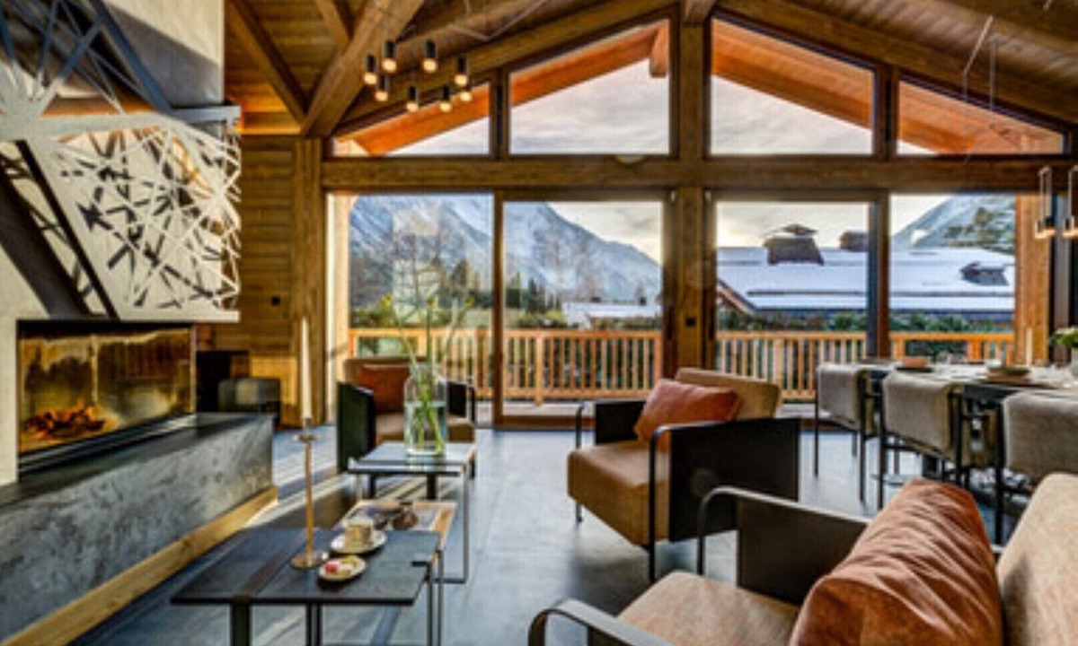 Les Praz-de-Chamonix Ski Chalet | Large design chalet with walking distance to the ski lifts in Chamonix.