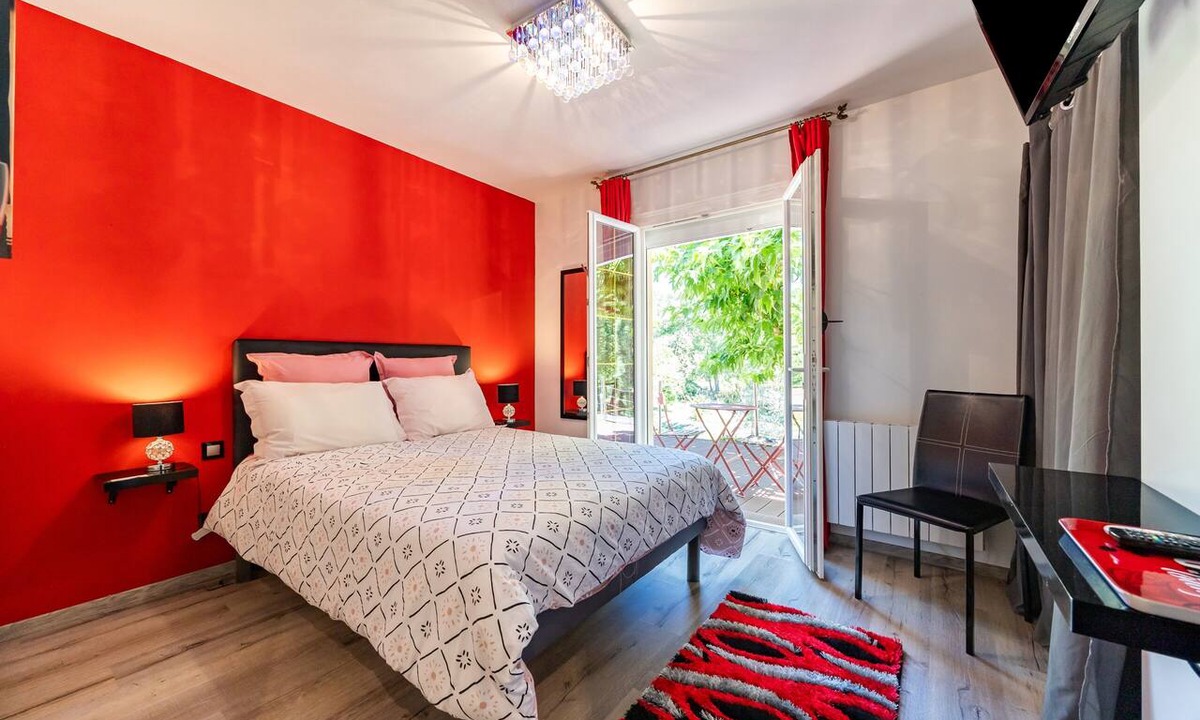 Lamothe-Montravel Bed & Breakfast | Le Jardin d'Eau - Red Room