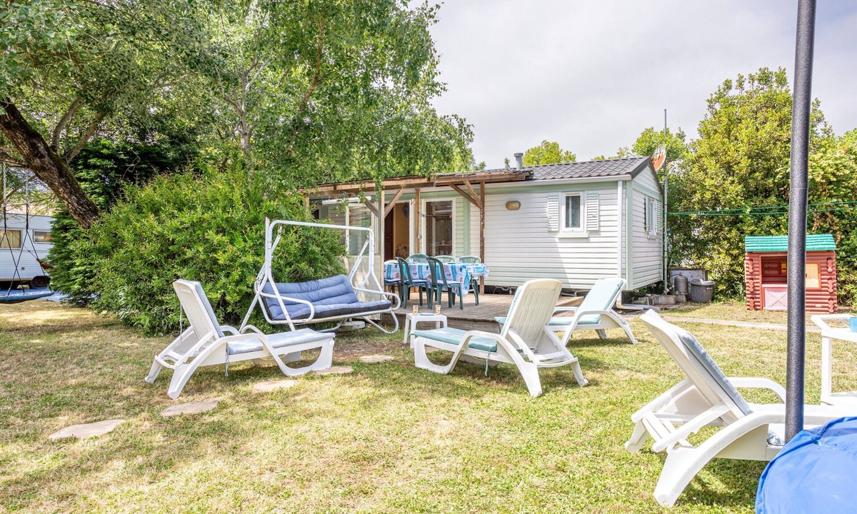 La Bree-les-Bains House | Les Mimosas – Private Estate on Île d'Oléron with Terrace, Bikes & Beach Access