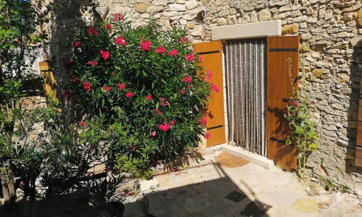 Banon Apartment | Les Pierres Séches Vacation Rental, Les Andrieux, 3/4 Banon