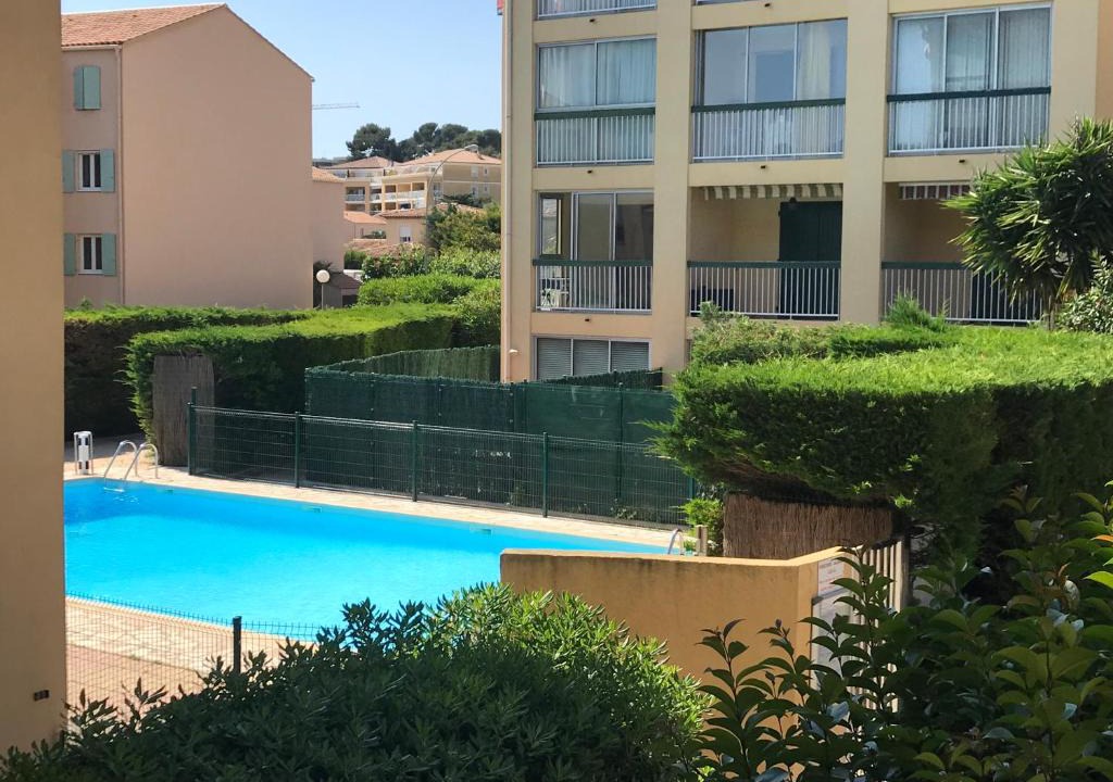 Sanary-sur-Mer Apartment | Les prats fleuris