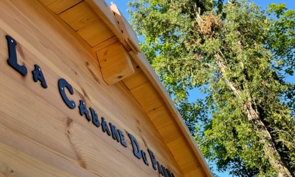 Abrest Cabin | Log Cabin-Deluxe-Ensuite with Shower-Woodland view