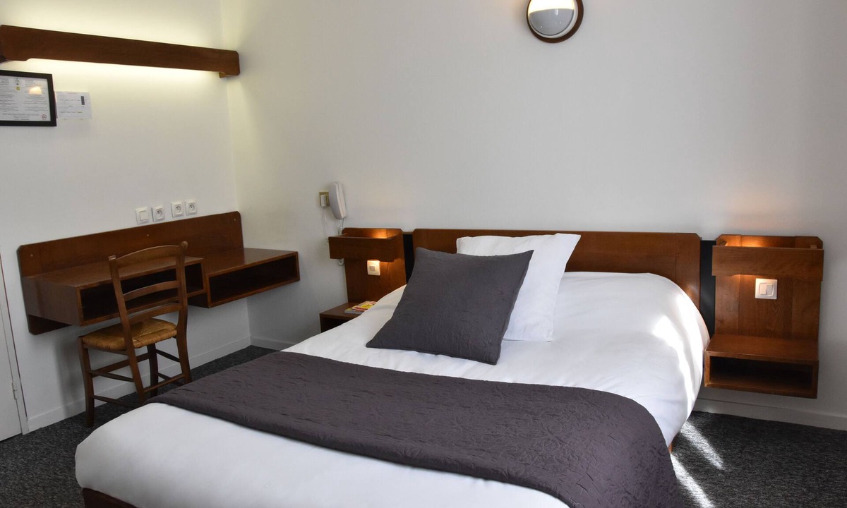 Parigny Hotel | Logis Hôtel le Dahu