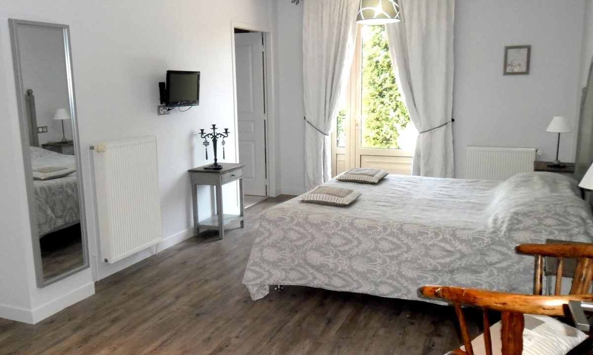 Cublac Hotel | Logis Hôtel - Les Collines