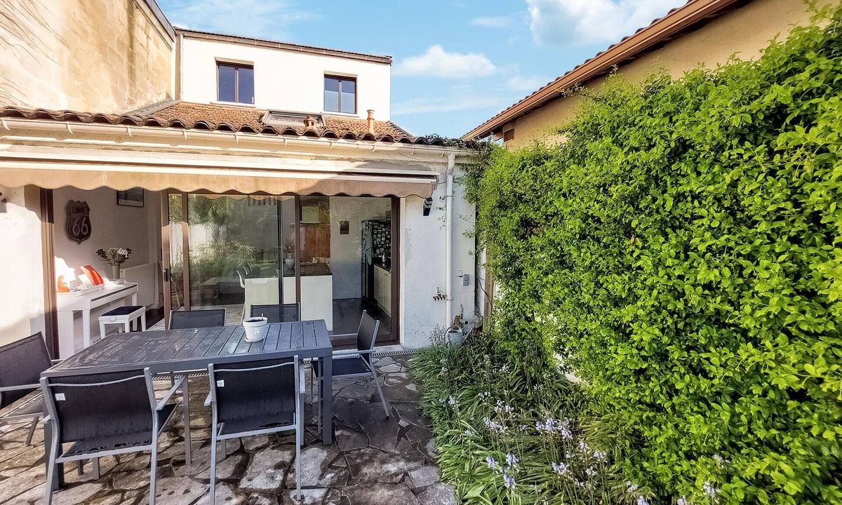 Le Bouscat House | Look forward to a wonderful break in this cozy vacation home.