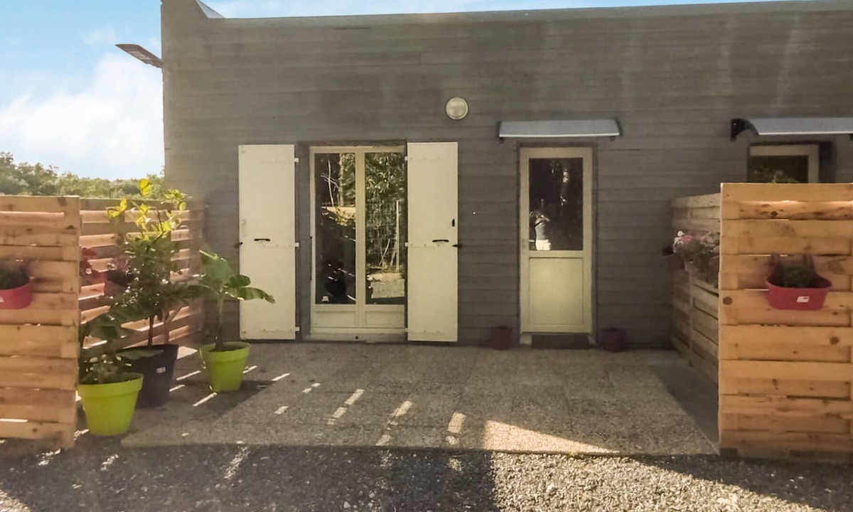 Lesignac-Durand House | Look forward to a relaxing vacation in a quiet location in this beautiful vacation home.