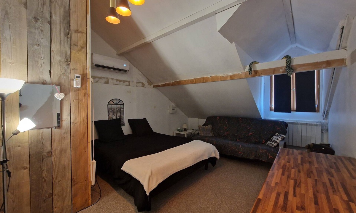 Garchizy Bed & Breakfast | Maelle Family Room (3 double beds)