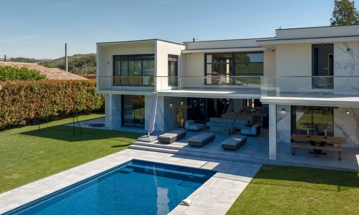 Biot House | Magnificent contemporary villa with swimming pool