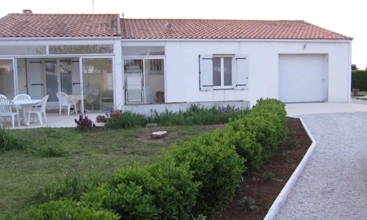 Loix House | Maison Avec Jardin Clos de 1500m2, à 200m de la mer et du Centre du Village