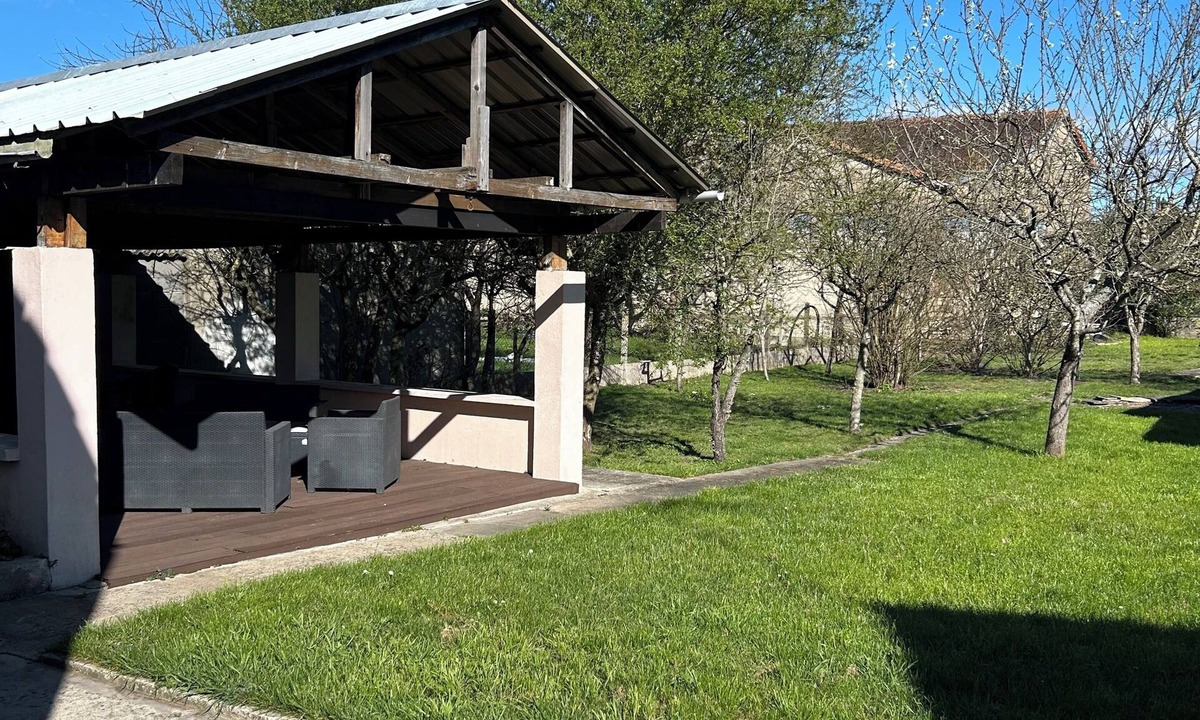 Sully-sur-Loire House | Maison de Ville Agréable , Spacieuse et Lumineuse Récemment Rénovée