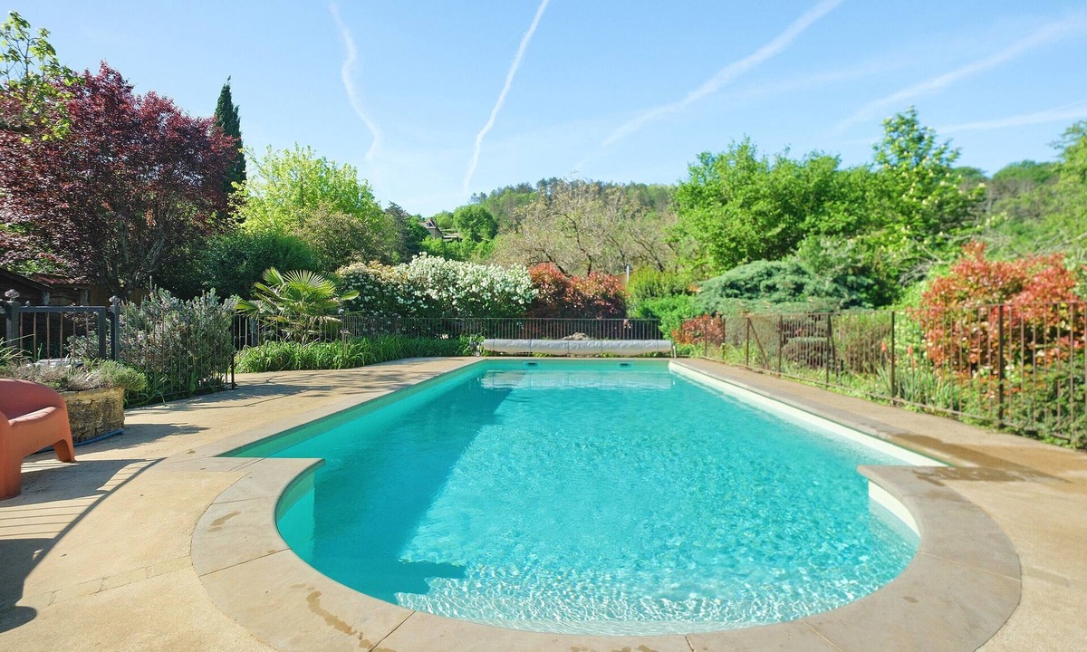 Daglan House | Maison des papillons Daglan – Spacious Family Home with Pool in Village Center