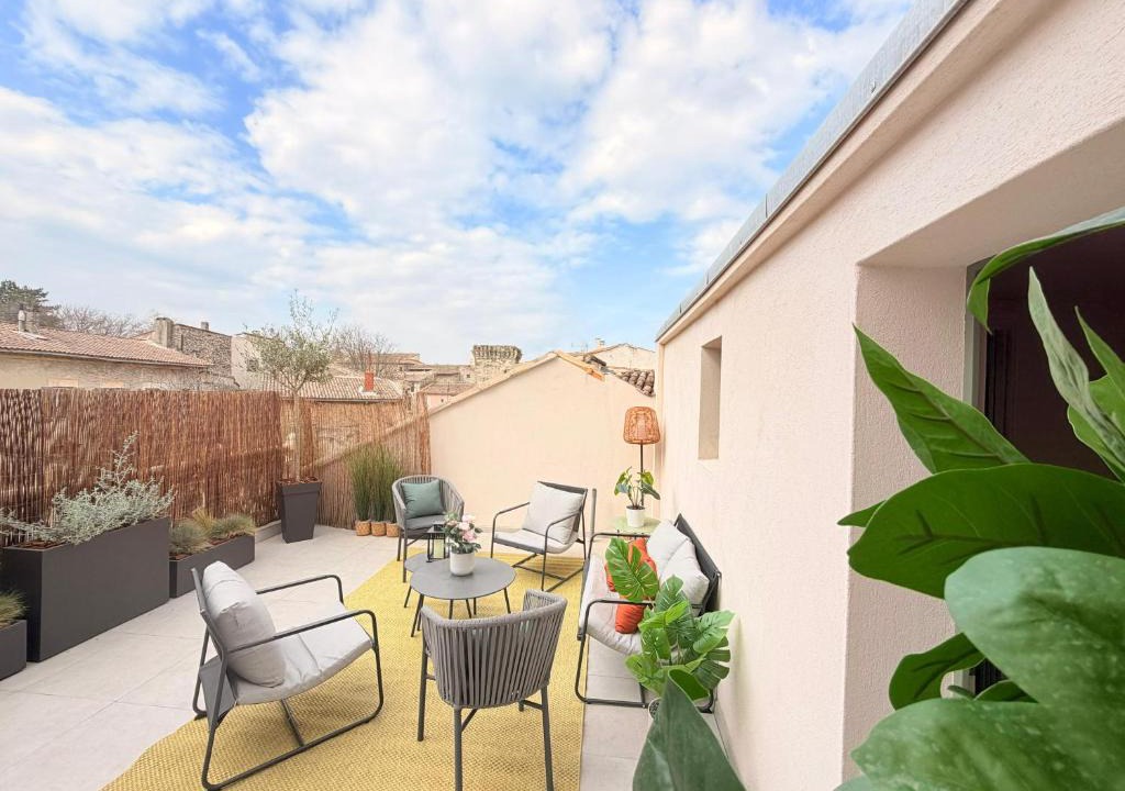 Pernes-les-Fontaines House | Maison familiale rénovée avec terrasse, 4 chambres, proche L'Isle-sur-la-Sorgue