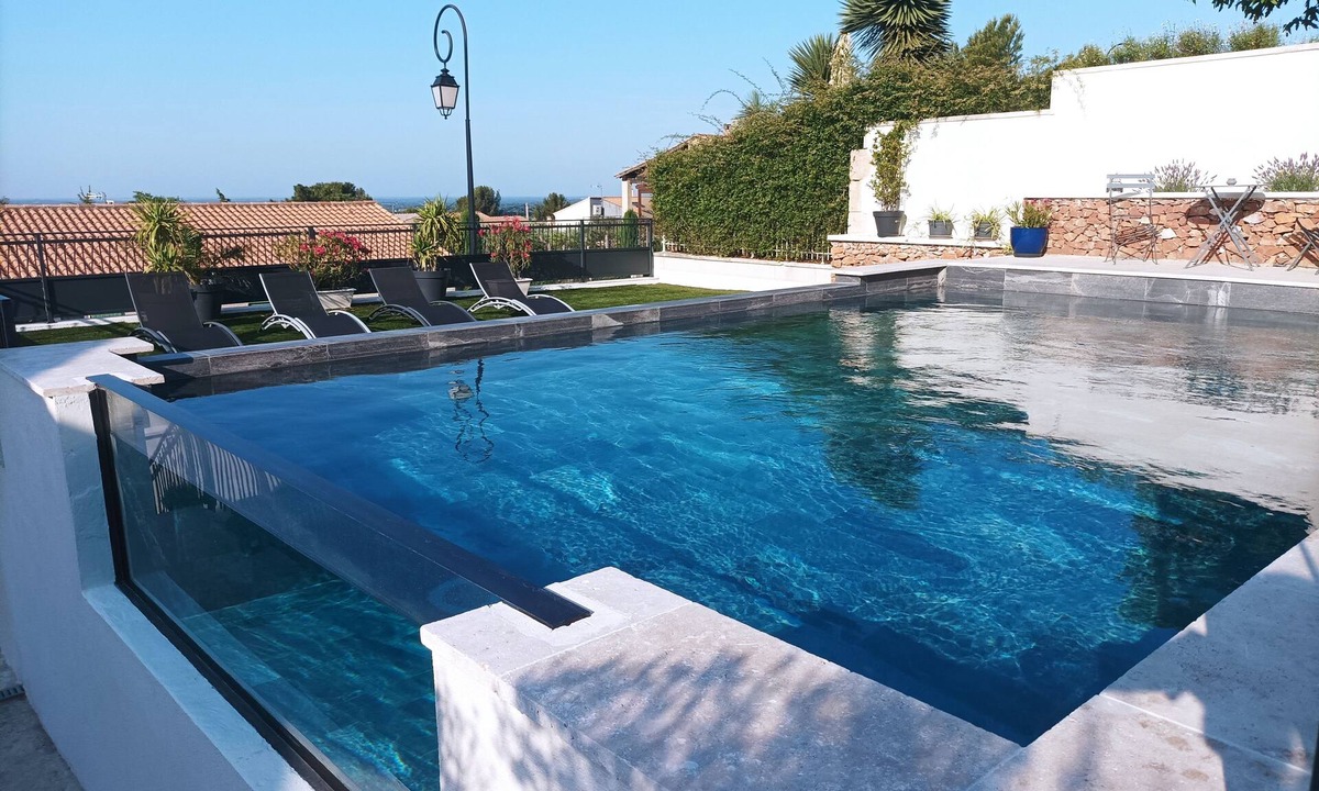 Aureille House | Maison Familiale à Piscine Privée Dans les Alpilles à Aureille Village Provençal