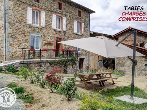 Saint-Didier-sur-Rochefort House | Maison familiale chaleureuse pour 12 pers. avec jardin dans le Forez - FR-1-496-18
