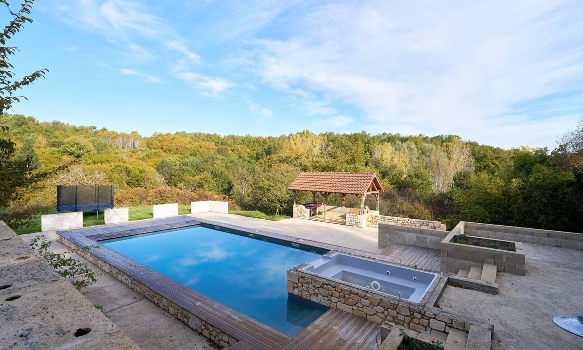 Saint-Cernin-de-lHerm House | Maison Tiny Bwa – Stay in a Peaceful Charming Stone House with Pool and Nature