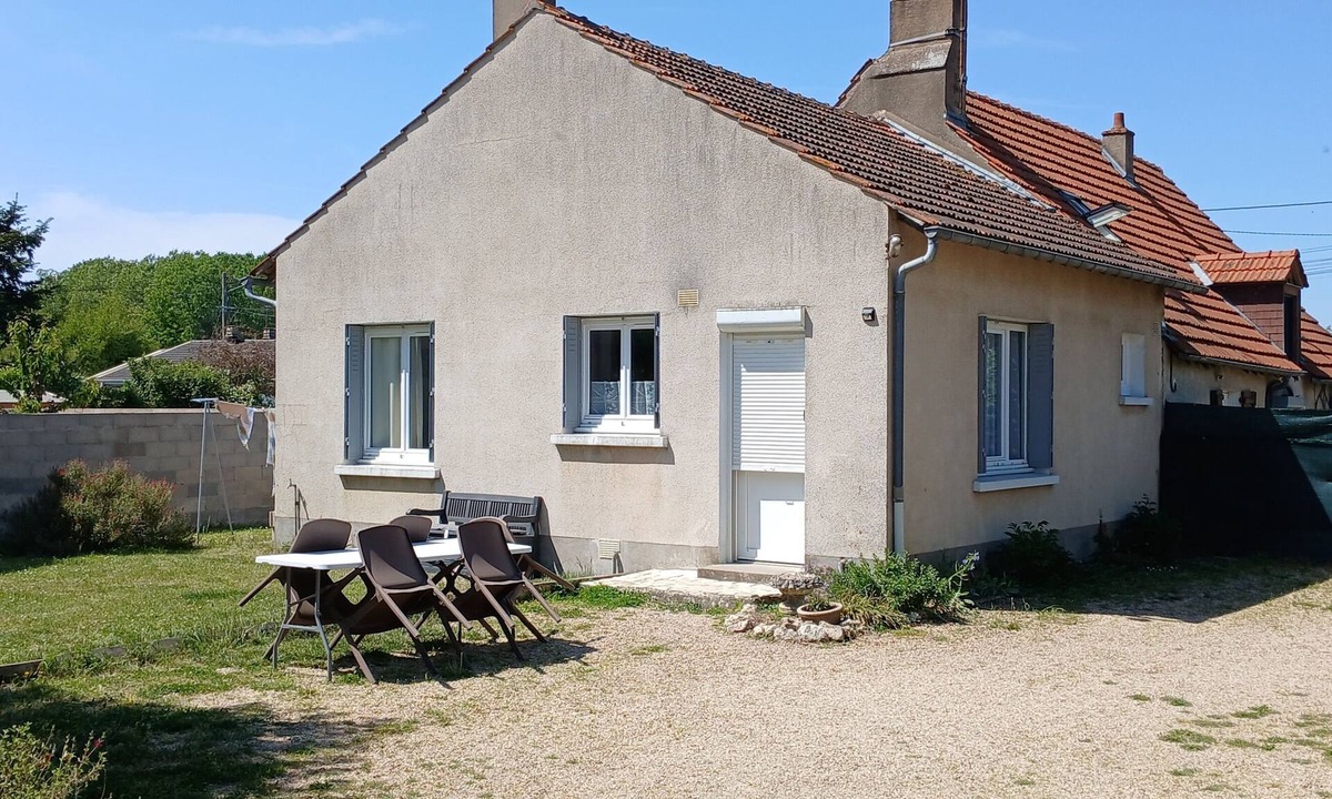 Clery-Saint-Andre House | Maisonnette Avec Jardin et Jacuzzi. Animaux de Compagnie Acceptés