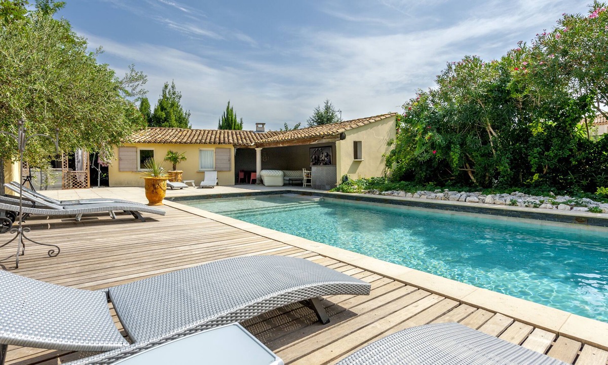 Vallabregues House | Mas de l'Ilon heated swimming pool spa shutter sauna 9 air-conditioned bedrooms 9 bathrooms wc